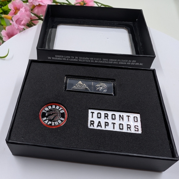 Toronto Raptors and Coors Light Set of 3 Pins - Picture 2 of 3